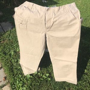 Columbia women’s size 14 khaki pant